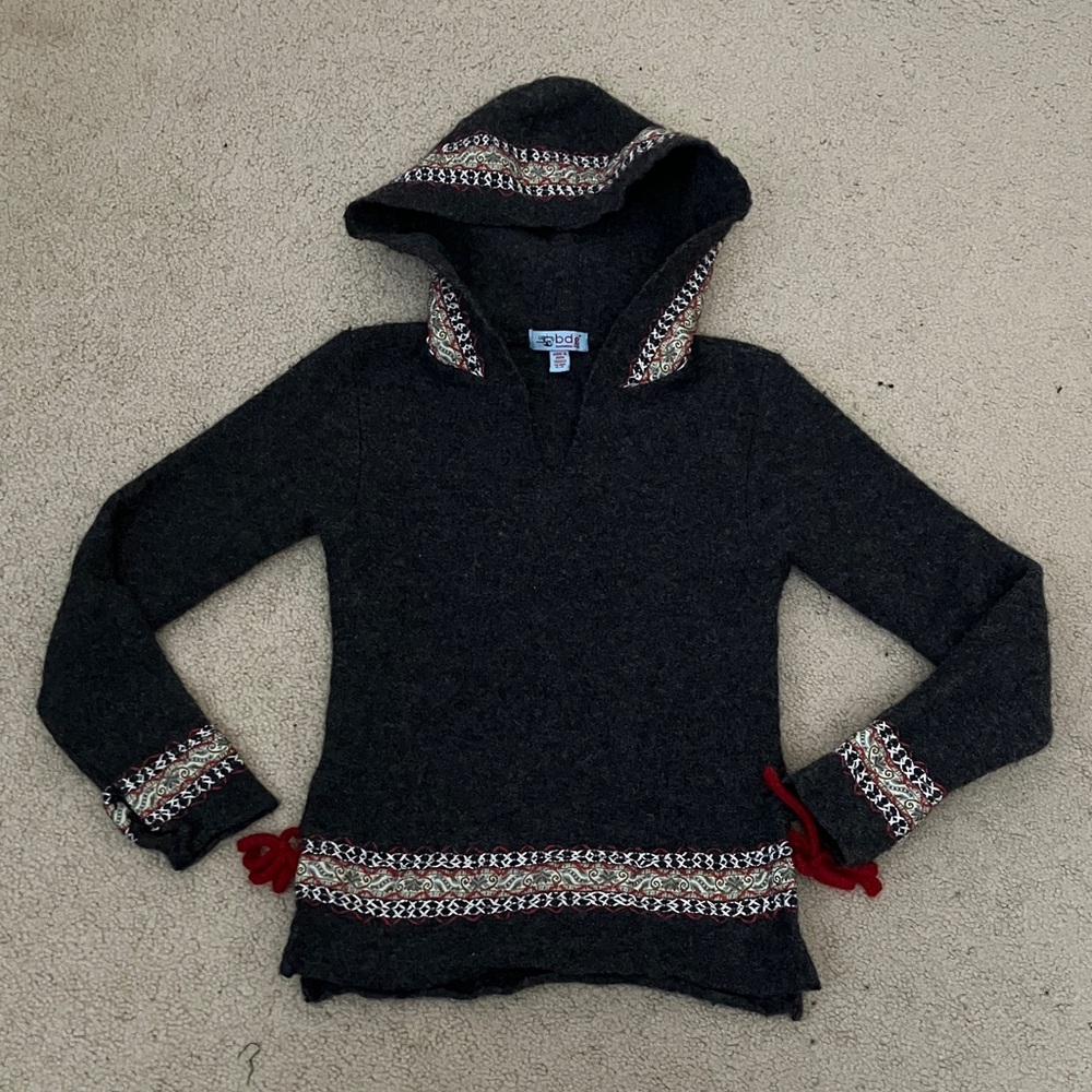 100% Wool Hooded Sweater, thumb holes, side slits, embroidered, xs/s, BDG UO